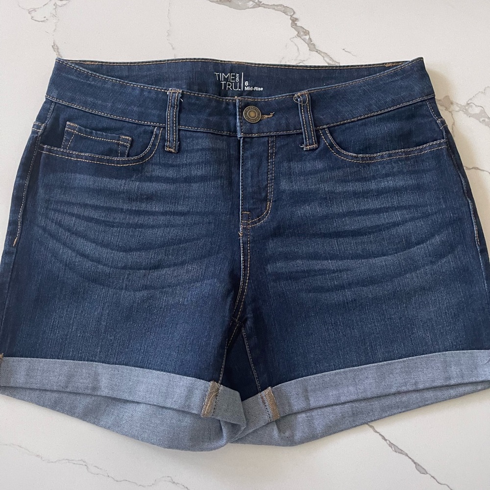 NWOT Time and Tru distressed denim shorts